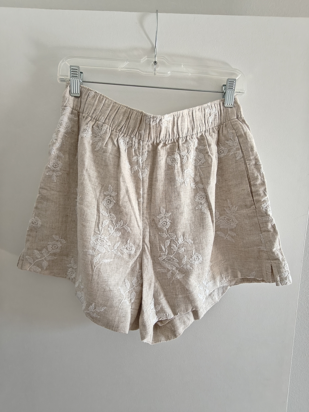 Women's Embroidered Linen-Blend Elastic Waist Shorts - Neutral Beige